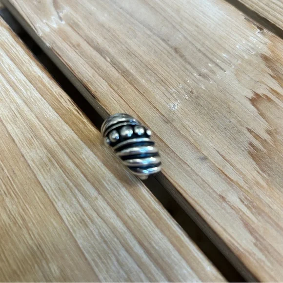 Silpada sterling silver statement ring. Size 8. - Picture 3 of 6